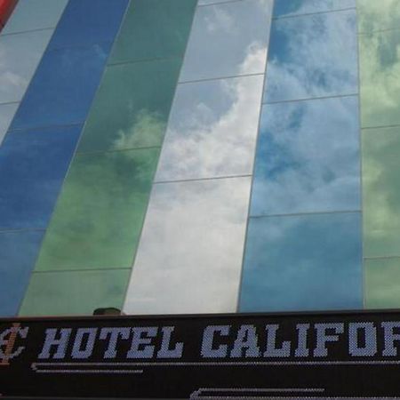 California Hotel Jacarta Exterior foto