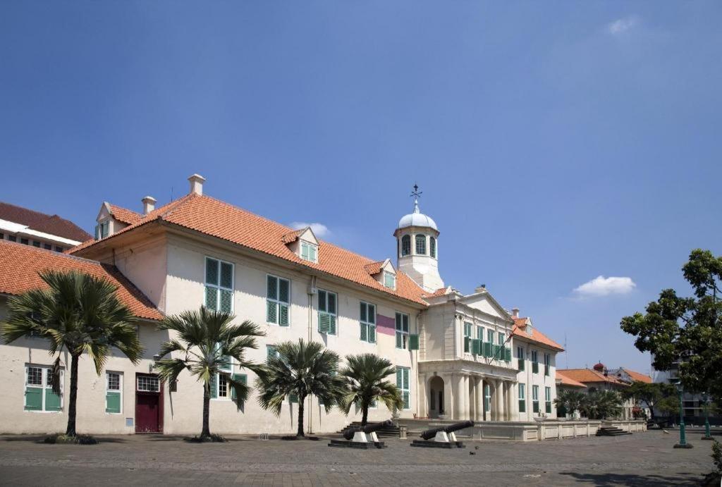 California Hotel Jacarta Exterior foto