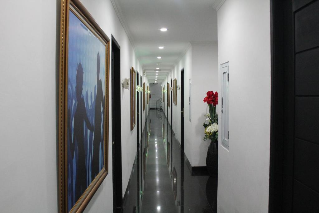 California Hotel Jacarta Exterior foto